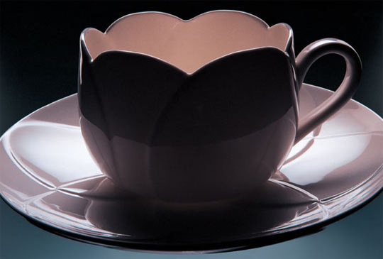 alessi-spring&summer 2007，Tulip coffee and tea cups by the Hungarian Dezsö Ekler