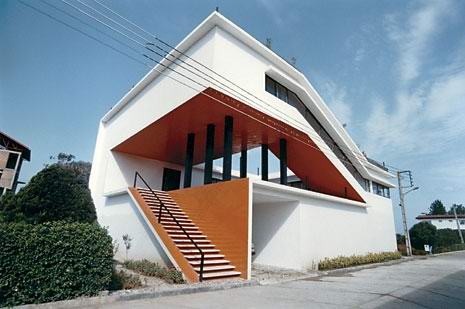 Caspian Sea house designed by Pouya Khazaeli Parsa