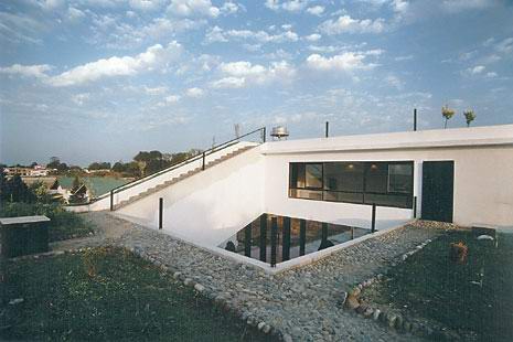 Caspian Sea house designed by Pouya Khazaeli Parsa