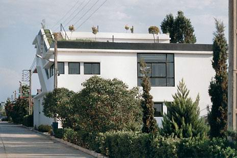 Caspian Sea house designed by Pouya Khazaeli Parsa