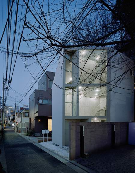 63.02° House by Schemata Architecture Office